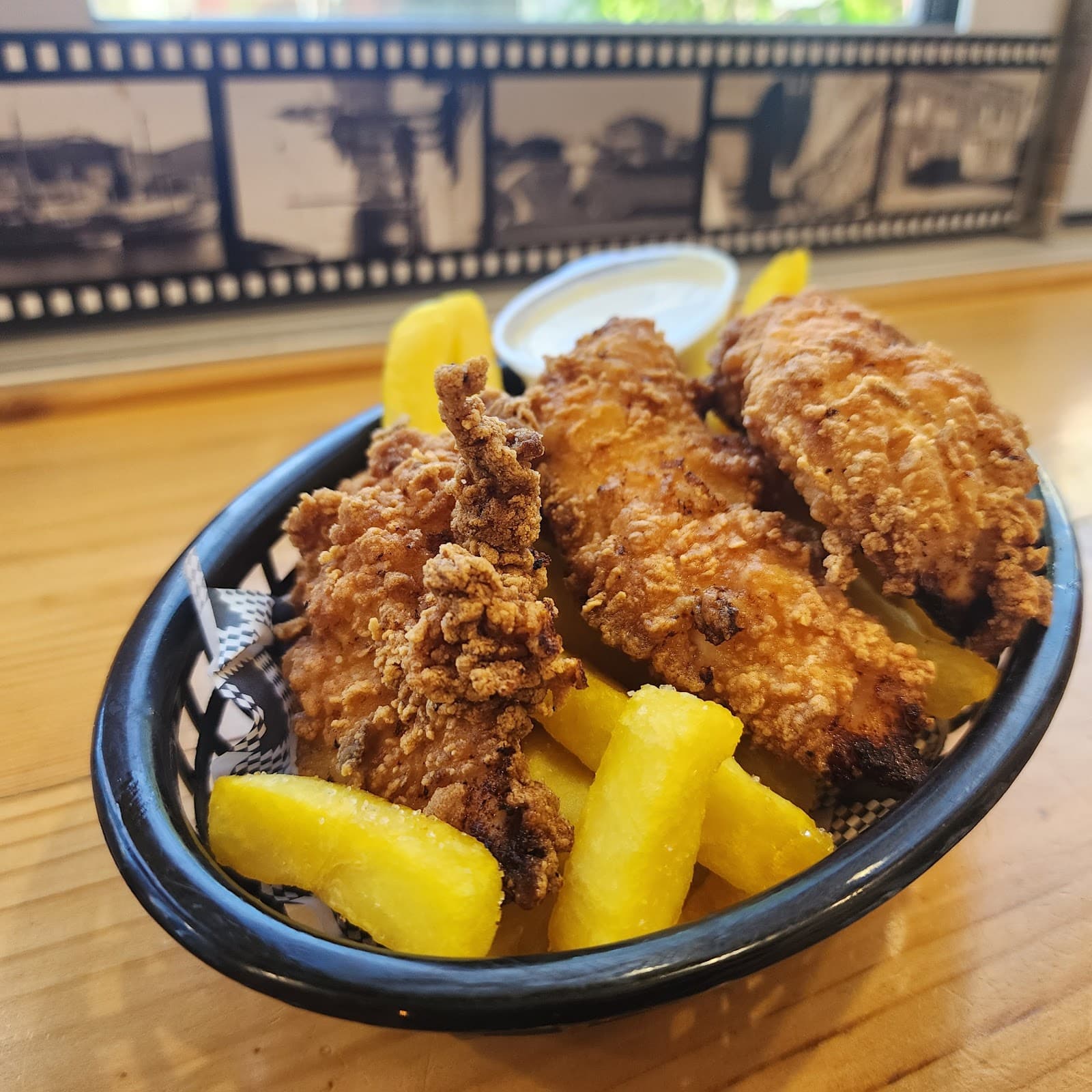 SALTY DOG SEAFOOD AND GRILL — Port Adelaide, Adelaide