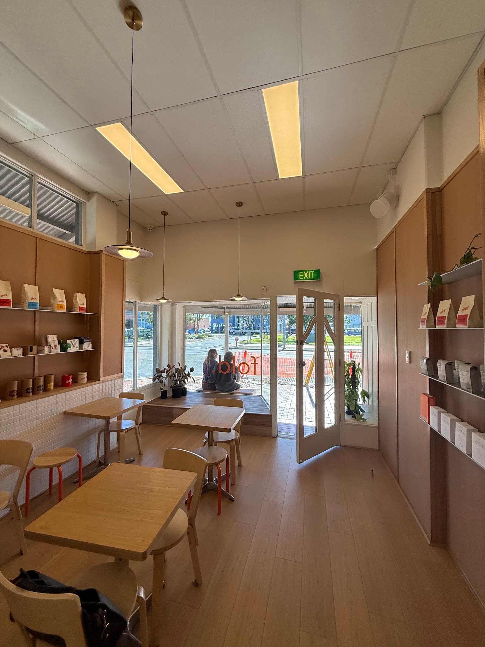 fold. — Hindmarsh, Adelaide