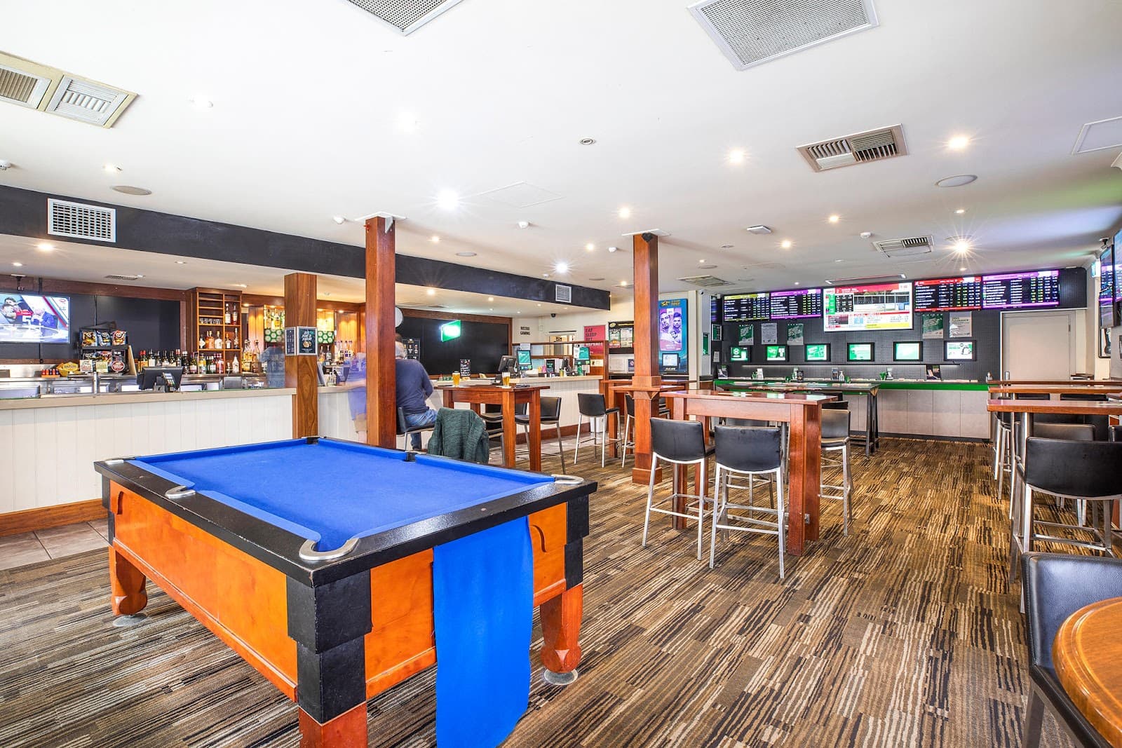 Henley Beach Hotel — Henley Beach, Adelaide