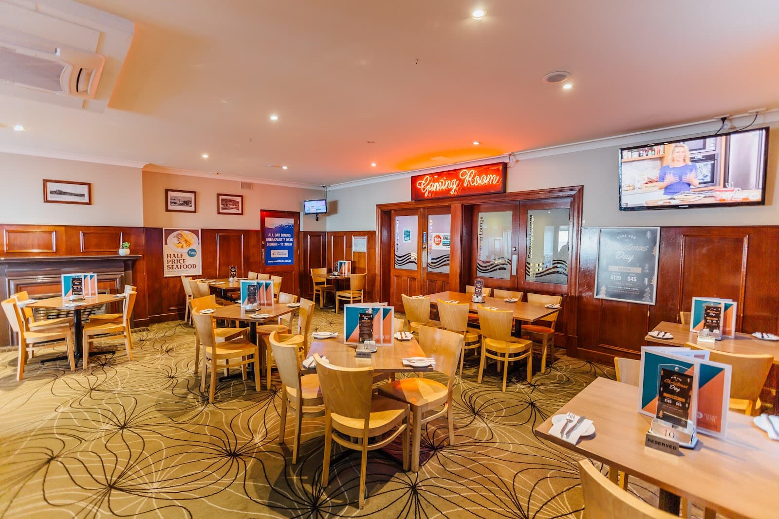 Seacliff Beach Hotel — Brighton, Adelaide