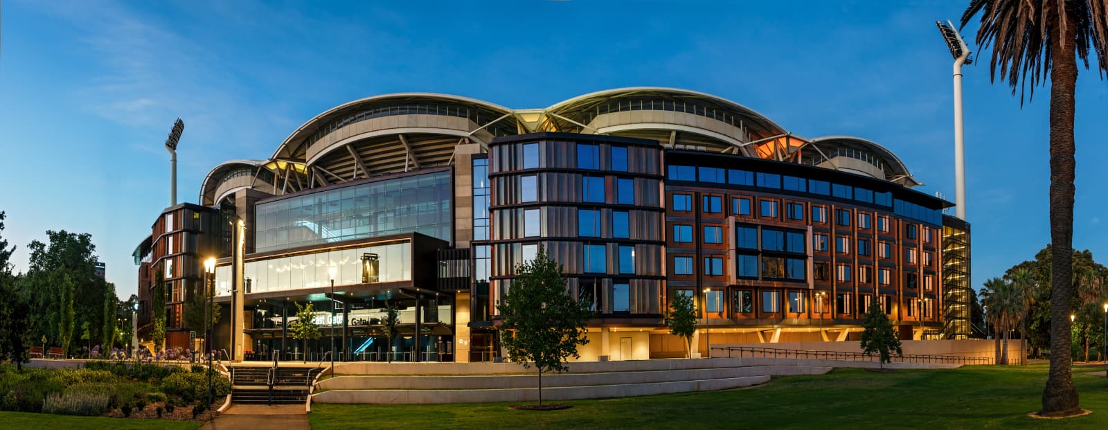 Oval Hotel — North Adelaide, Adelaide