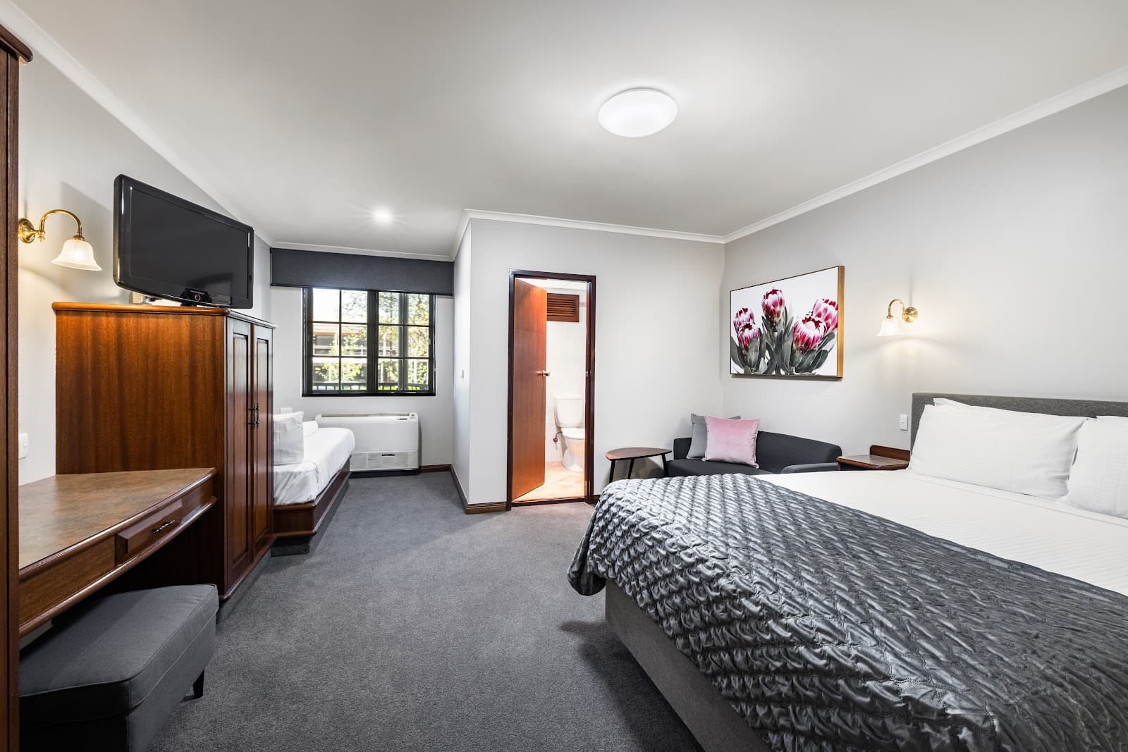 Adelaide Inn — Hindmarsh, Adelaide