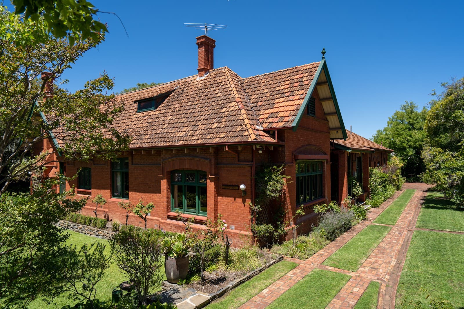 Buxton Manor — North Adelaide, Adelaide