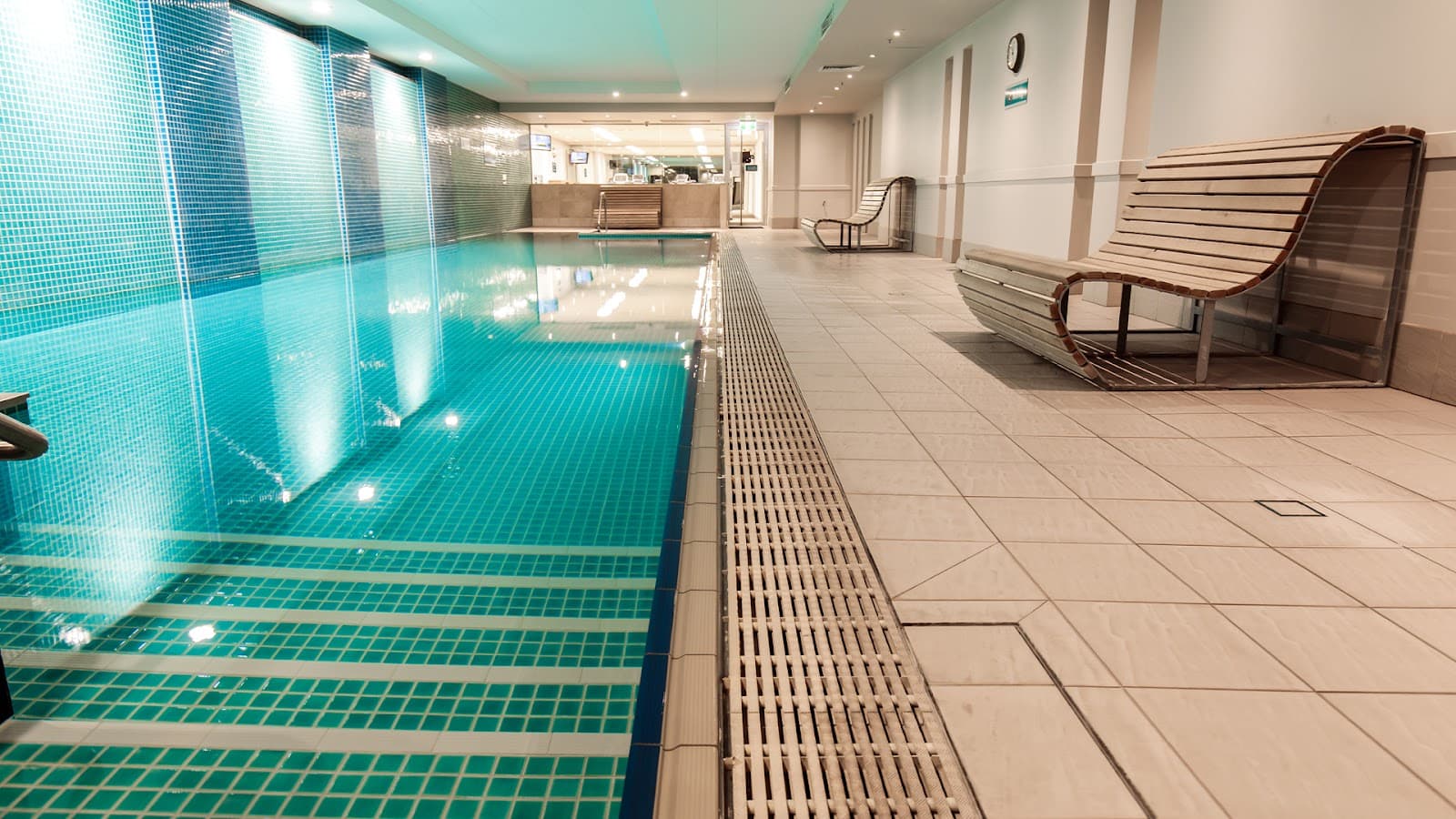 Oaks Glenelg Plaza Pier Suites — Glenelg, Adelaide