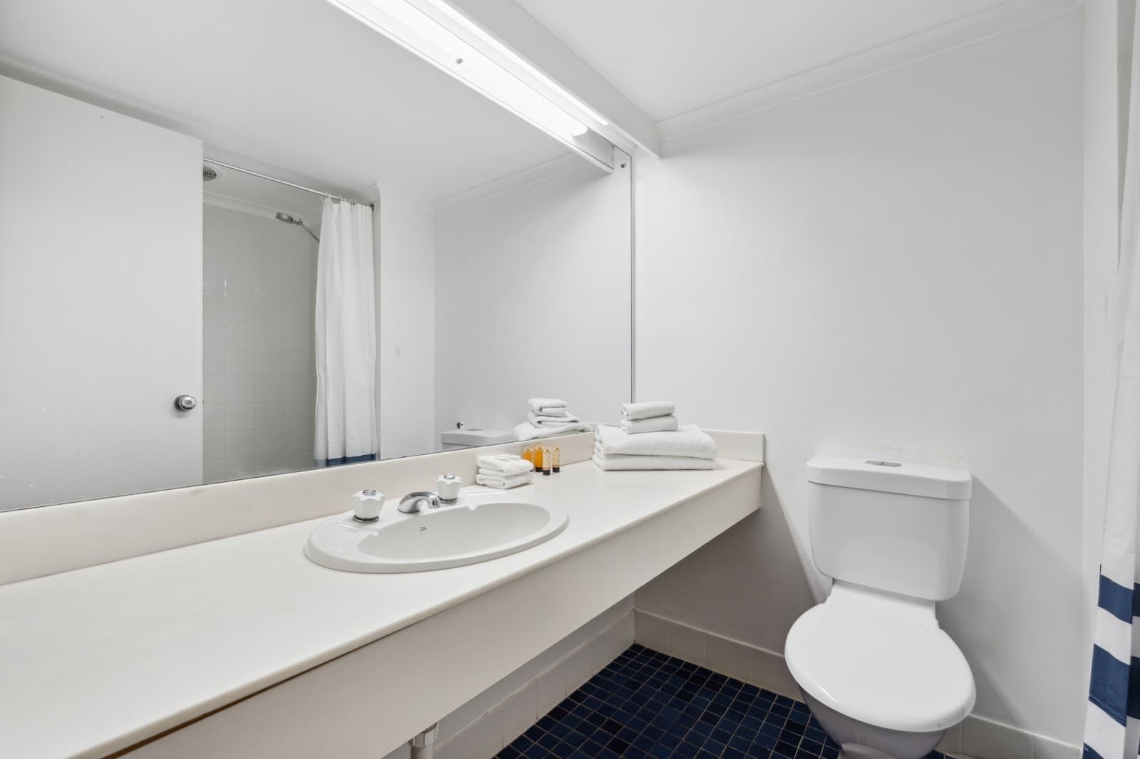 Econo Lodge Dockside Glenelg — Glenelg, Adelaide
