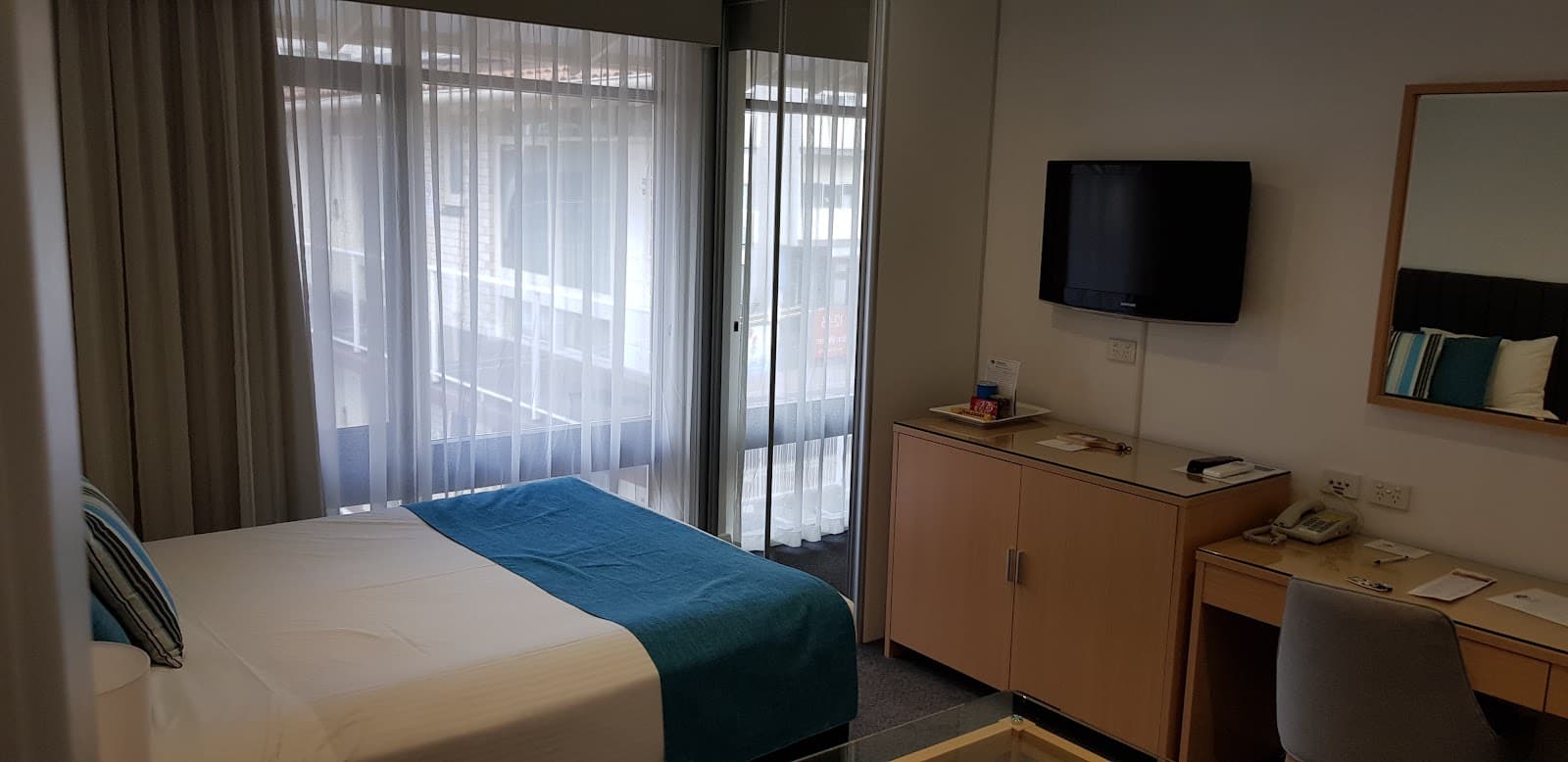 Ensenada Motor Inn & Suites — Glenelg, Adelaide