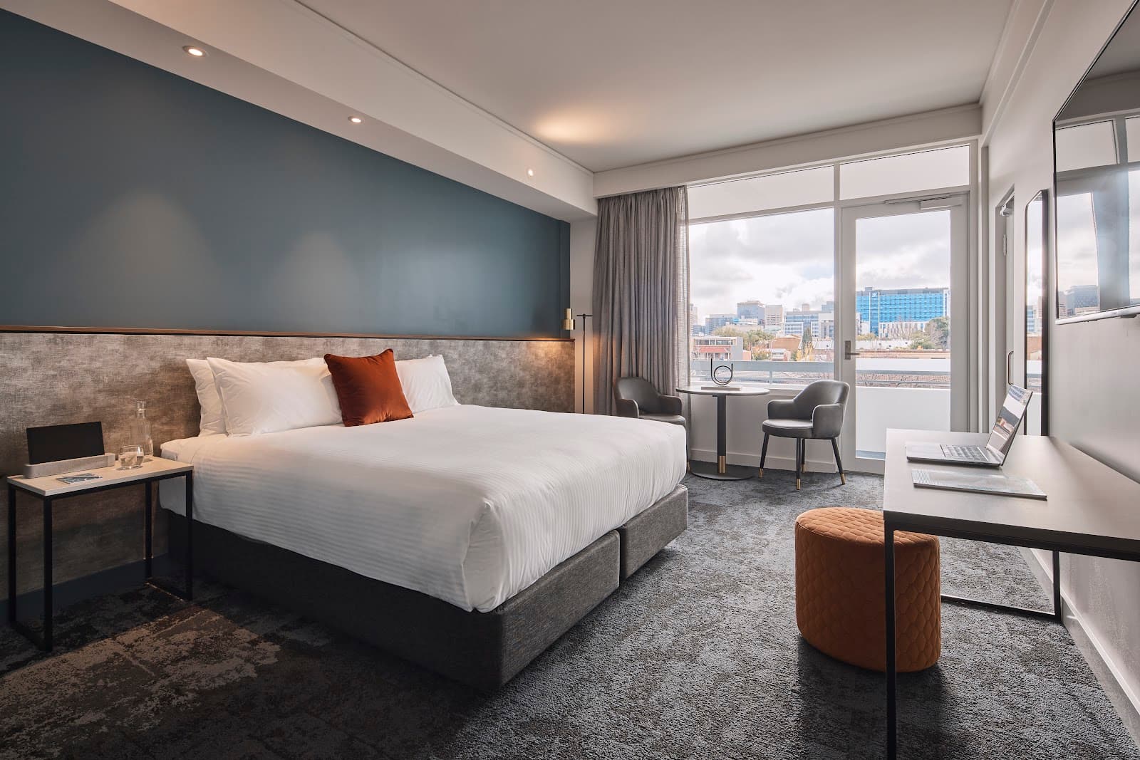 Hotel Alba Adelaide — Hindmarsh, Adelaide