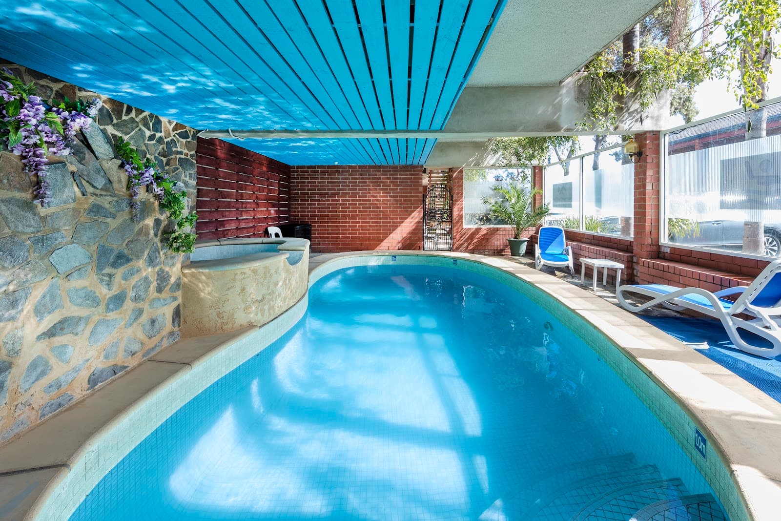Adelaide Granada Motor Inn — Burnside, Adelaide