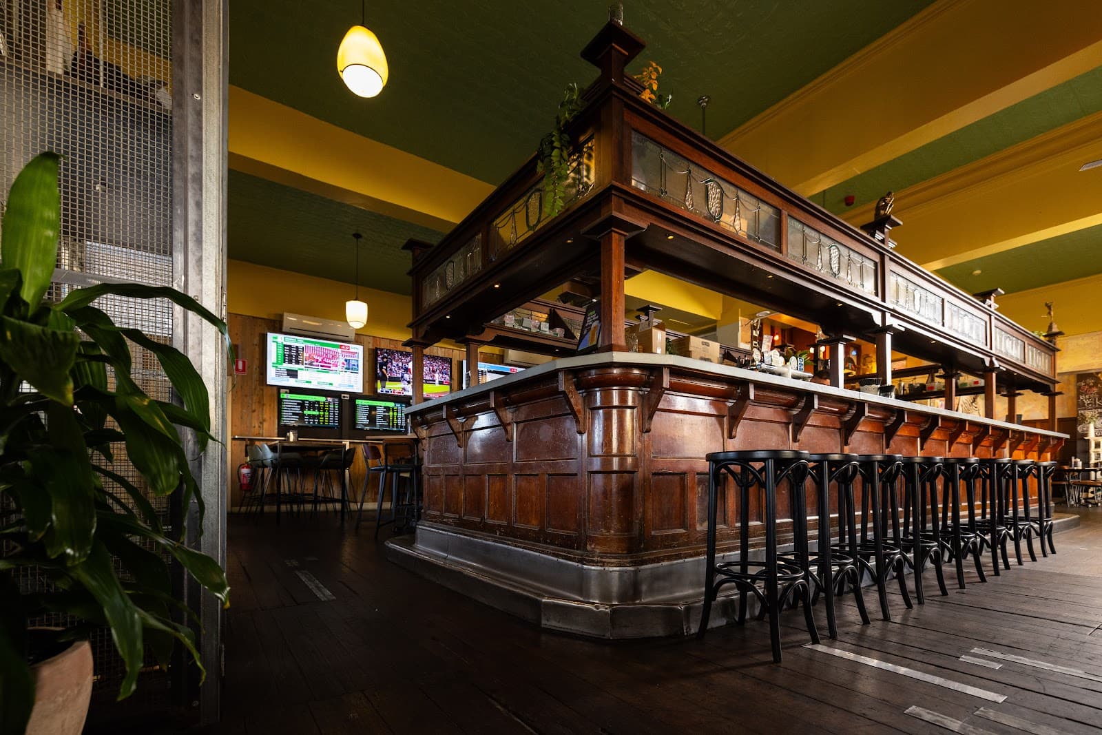 Mile End Hotel — Hindmarsh, Adelaide