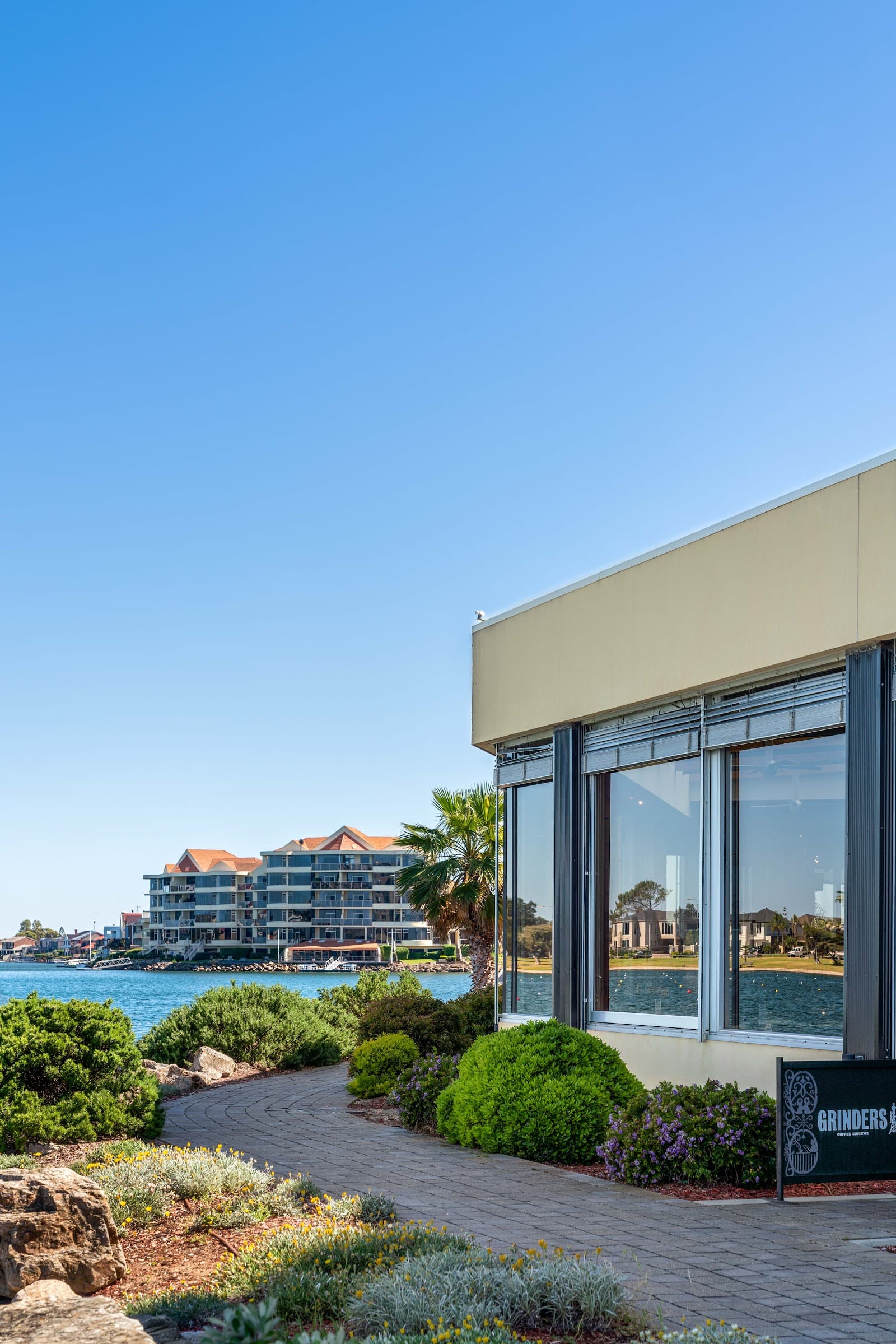 Lakes Resort Hotel — Semaphore, Adelaide