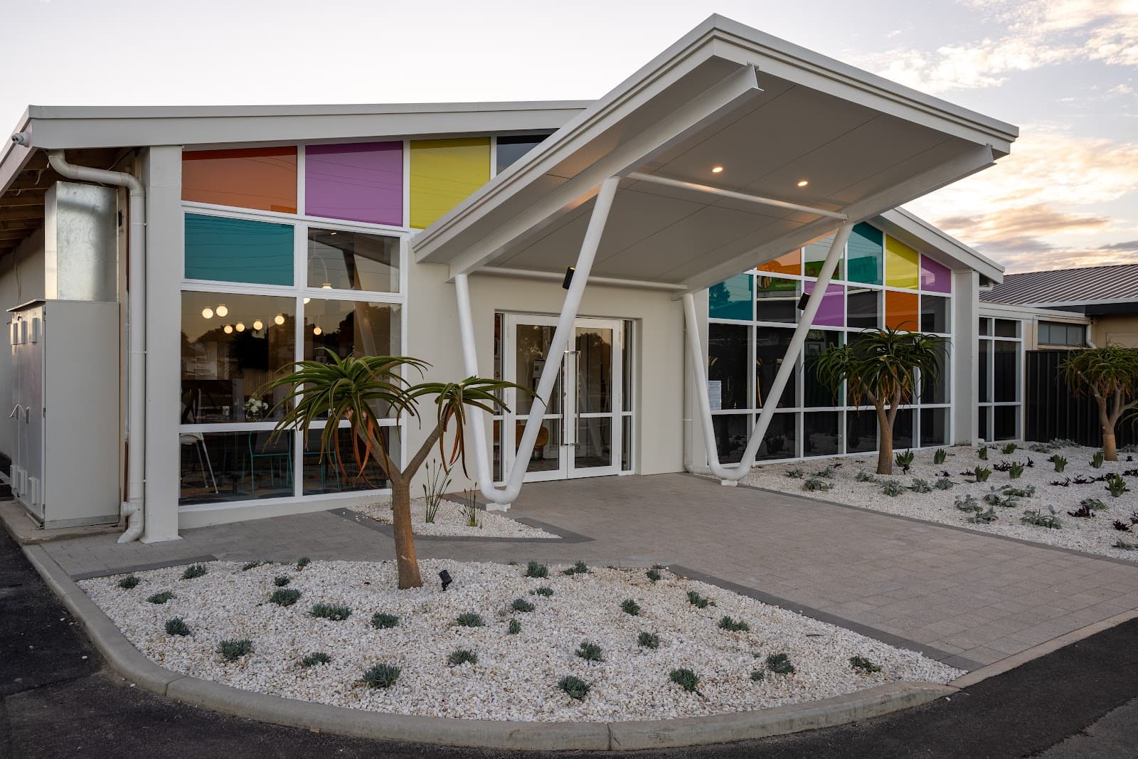 Peninsula Hotel Motel — Semaphore, Adelaide