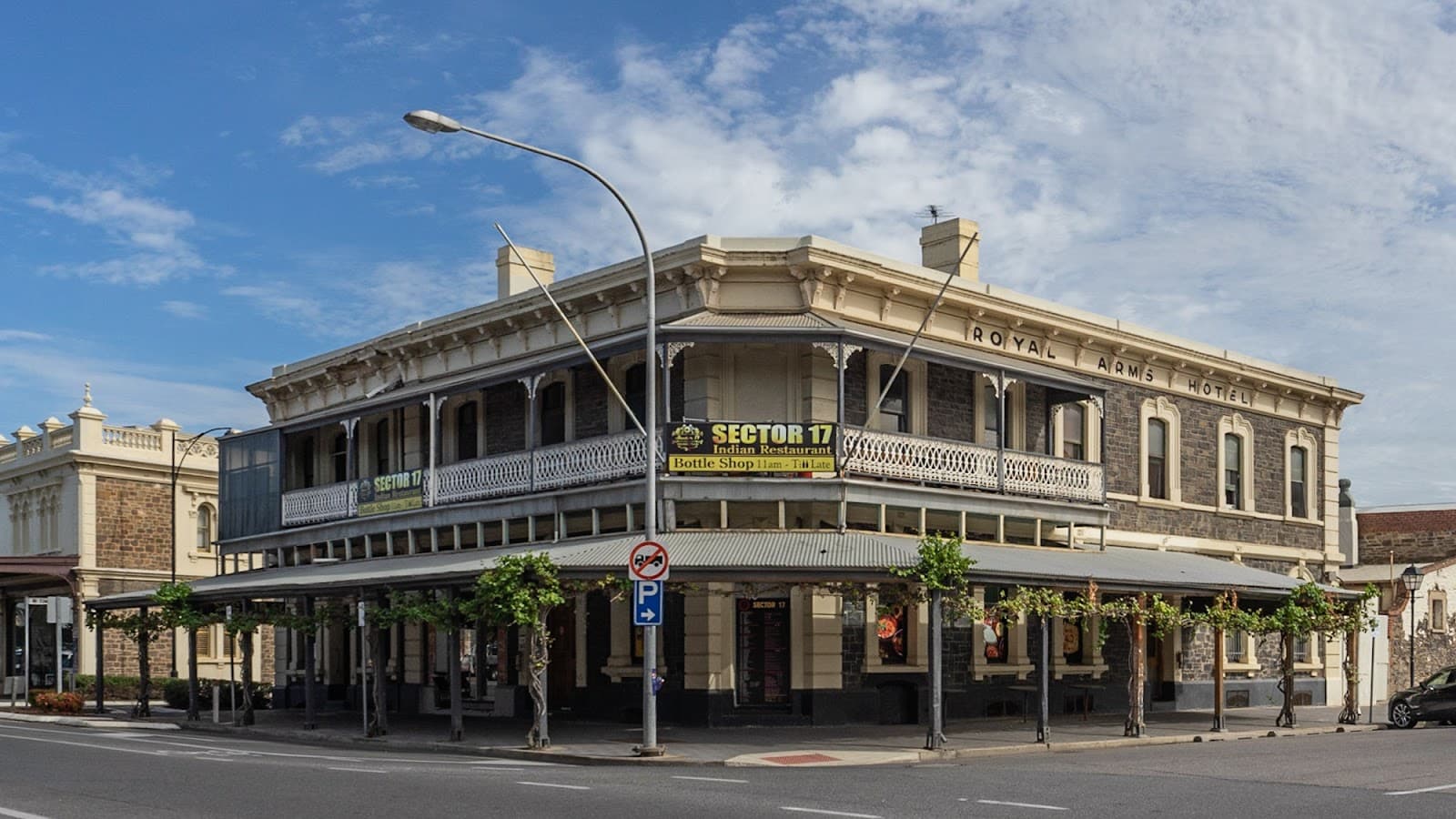 Royal Arms Hotel — Port Adelaide, Adelaide