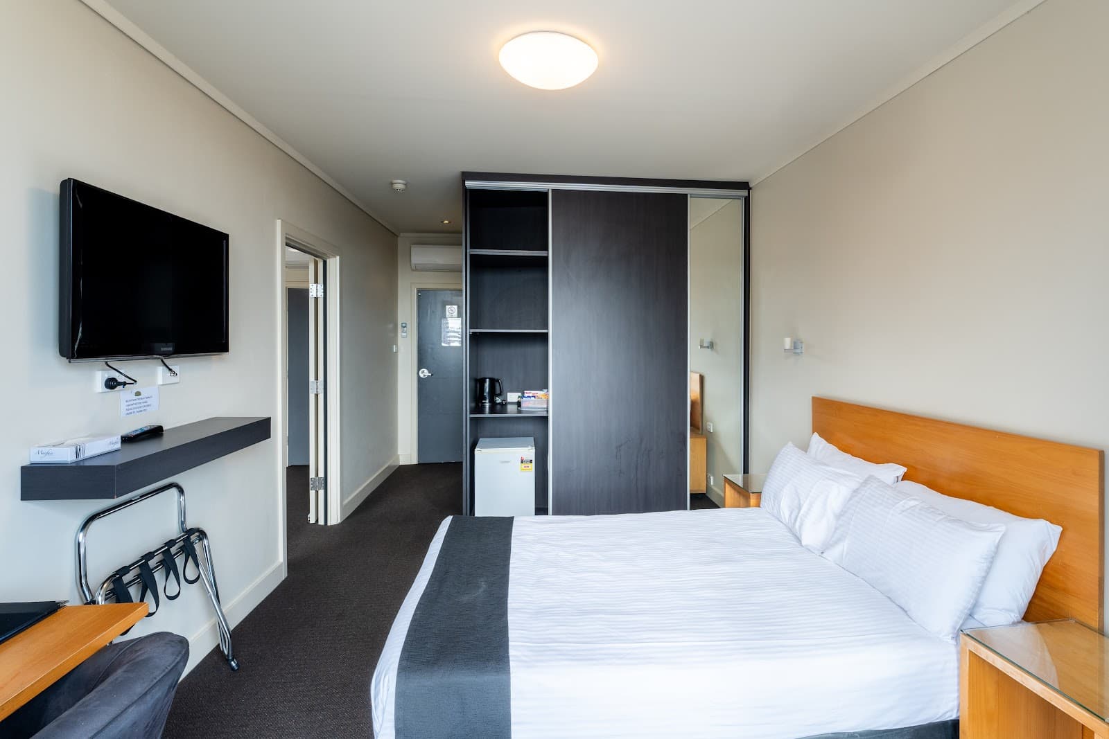 Mansfield Park Hotel — Port Adelaide, Adelaide