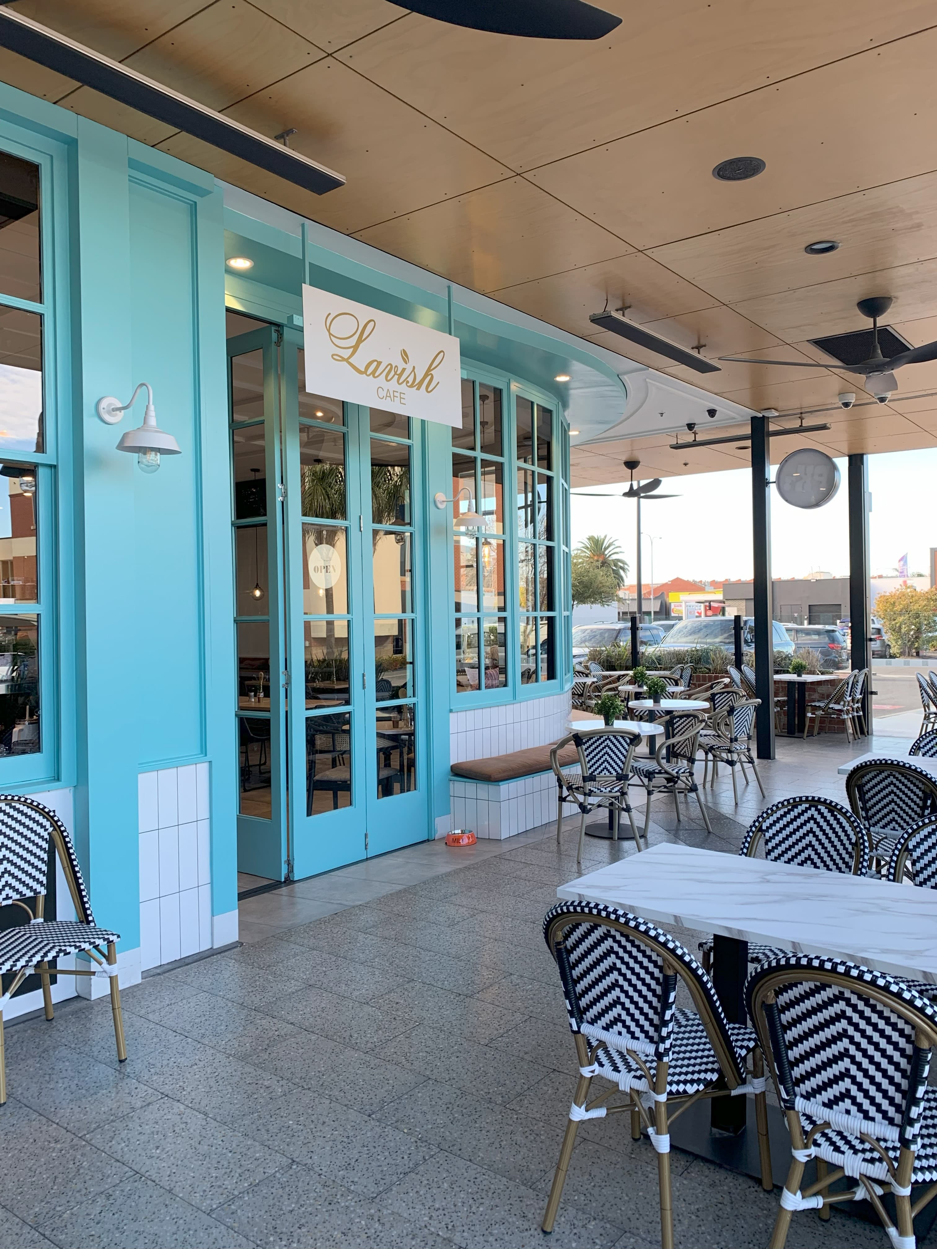 Lavish Cafe